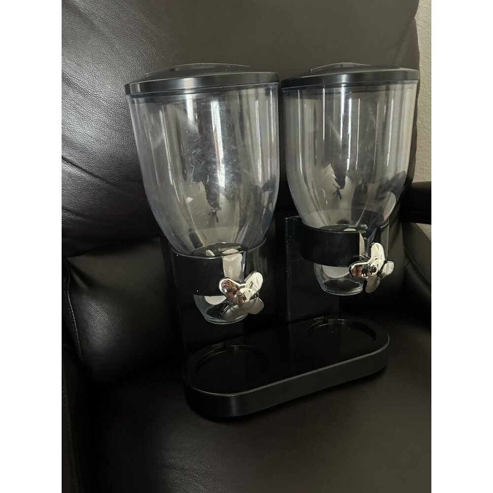 Airtight Dry Food Dispenser - Picture 4 of 11